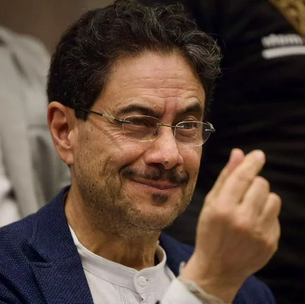 ¿Más de lo mismo? Iván Cepeda reveló sus propuestas económicas y subsidios de ganar la presidencia. Felipe Zuleta lo comparó con Gustavo Petro.