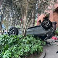Por qué cayó un carro del segundo piso en Club El Nogal, Bogotá: surge hipótesis