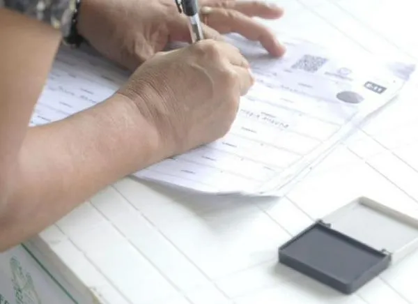 Colombianos en el exterior ya votan para las presidenciales 2026