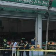 Un carnicero fue asesinado con arma de fuego por sicarios en moto en el barrio Ciudad Jardín de la localidad de Suba, en Bogotá.