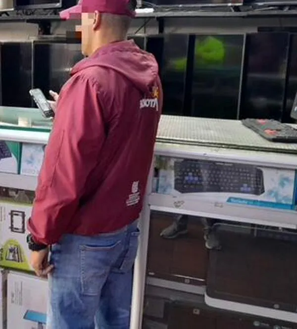 Incautan portátiles, drones y consolas en megaoperativo en La Candelaria, centro de Bogotá 