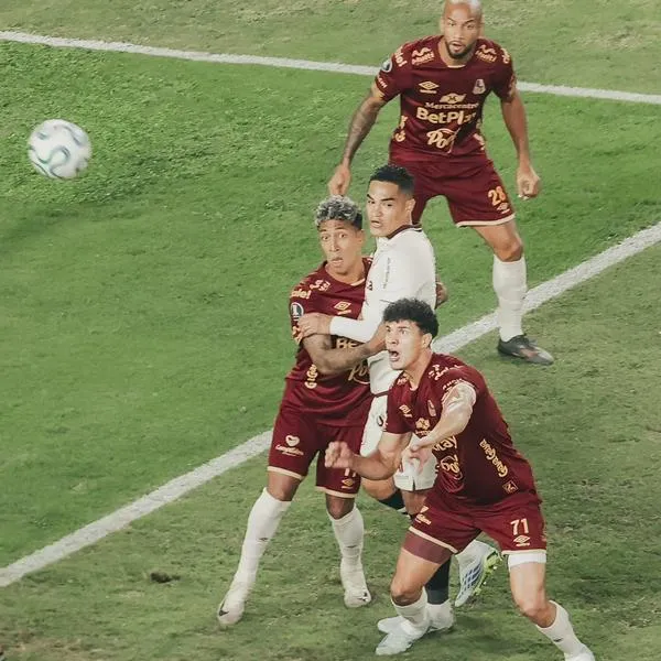 Jugadores de Deportes Tolima en el partido contra Universitario en Copa Libertadores