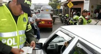 Conductores recibirán multa de más de $800.000 por infracción C06 que incumplen los acompañantes