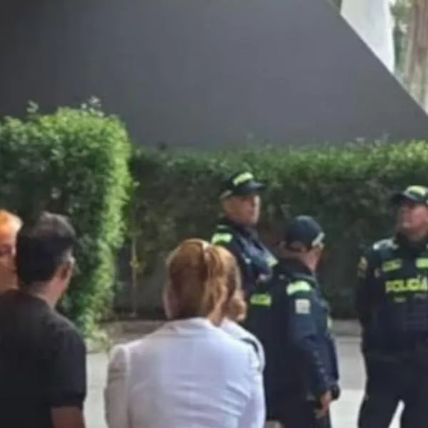 Las fotos del operativo policial contra el candidato Santiago Botero en Cartagena revelan la tensión luego de que amenazara con dar balín. 