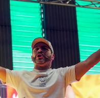 Abelardo De la Espriella celebró en video su paso a la segunda vuelta, atacó al Gobierno Petro y citó a sus seguidores en Barranquilla.