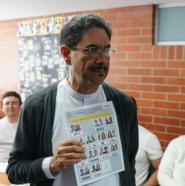 Cuánto dinero recibirá Iván Cepeda por reposición votos en elecciones 2026