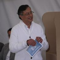 El presidente Gustavo Petro atacó fuertemente a Abelardo de la Espriella, denunció supuesta compra de votos y pidió tres millones de apoyos para Cepeda. 