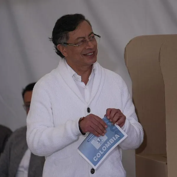 El presidente Gustavo Petro atacó fuertemente a Abelardo de la Espriella, denunció supuesta compra de votos y pidió tres millones de apoyos para Cepeda. 