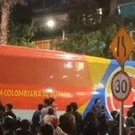 Marcha de seguidores de Iván Cepeda frenó paso del bus de Selección Colombia