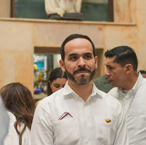 Expertos y analistas políticos debaten si Abelardo de la Espriella debe moderar su discurso o mantener la línea radical para ganar la segunda vuelta.