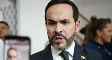 Andrés Solano, expareja de la congresista María del Mar Pizarro, amenazó con destripar a Abelardo de la Espriella en medio de desmanes en Bogotá.