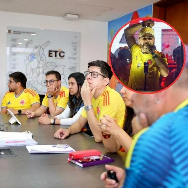 Gobierno Petro usa camisetas de Colombia en reuniones, como De la Espriella