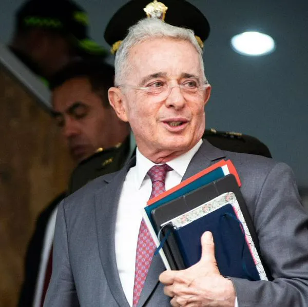 Álvaro Uribe anunció su apoyo oficial a Abelardo de la Espriella para la segunda vuelta presidencial tras reconocer la dura derrota de la senadora Valencia