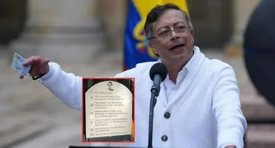 Reviven foto cuando Petro (en campaña) prometía no convocar a constituyente