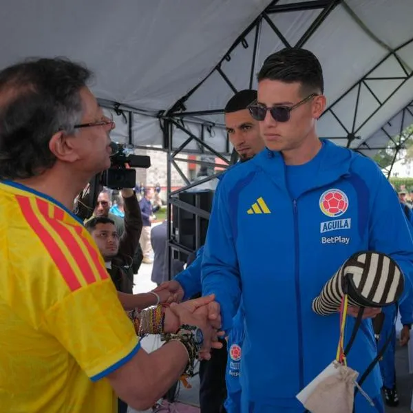 : El presunto desplante de James Rodríguez a Antonella Petro en Catam desató una fuerte polémica política y duras críticas del periodista Héctor Riveros.