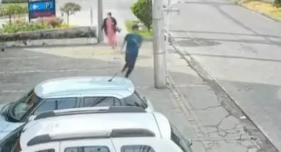 Un fuerte intercambio de disparos en el barrio San Patricio de Usaquén dejó escenas de pánico tras un intento de atraco frustrado por un vigilante.  
