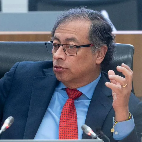 Gustavo Petro autorizó viaje de delegación de 200 personas a Suiza: hay críticas