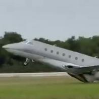 Así quedó registrado el accidente de un avión en el aeropuerto de La Romana, República Dominicana. Registraron dos fallecidos