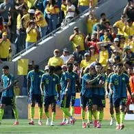 Selección Colombia celebrando su triunfo contra Jordania