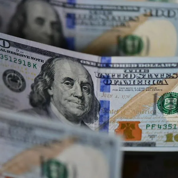 Dólar en Colombia empezó semana con caída por escalada de tensiones en Irán