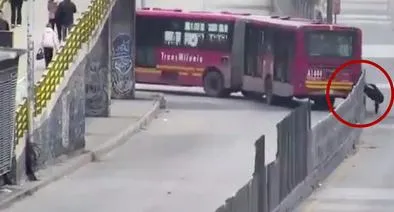 Mujer fue atropellada por bus de Transmilenio cuando se colaba y quedó en video