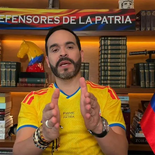A Abelardo de la Espriella lo están llevando a empujones a la Casa de Nariño