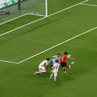 In-Beom Hwang, # 6 de Corea del Sur, anota el primer gol de su equipo ante Matej Kovar, # 1 de Chequia, durante el partido del Grupo A de la Copa Mundial de la FIFA 2026, en el Estadio de Guadalajara el 11 de junio de 2026