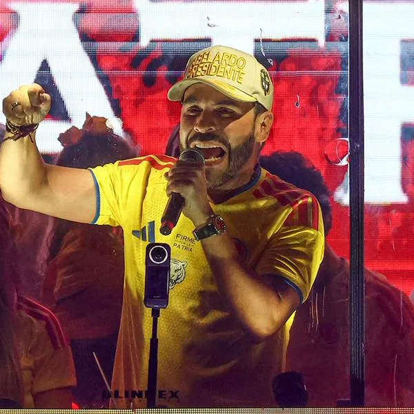 Detalle foto de Abelardo de la Espriella que desató fuerte debate en Blu