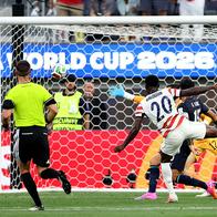 Folarin Balogun, #20 de Estados Unidos, anota el tercer gol de su equipo durante el partido del Grupo D de la Copa Mundial de la FIFA 2026 ante Paraguay en Los Angeles Stadium el 12 de junio de 2026