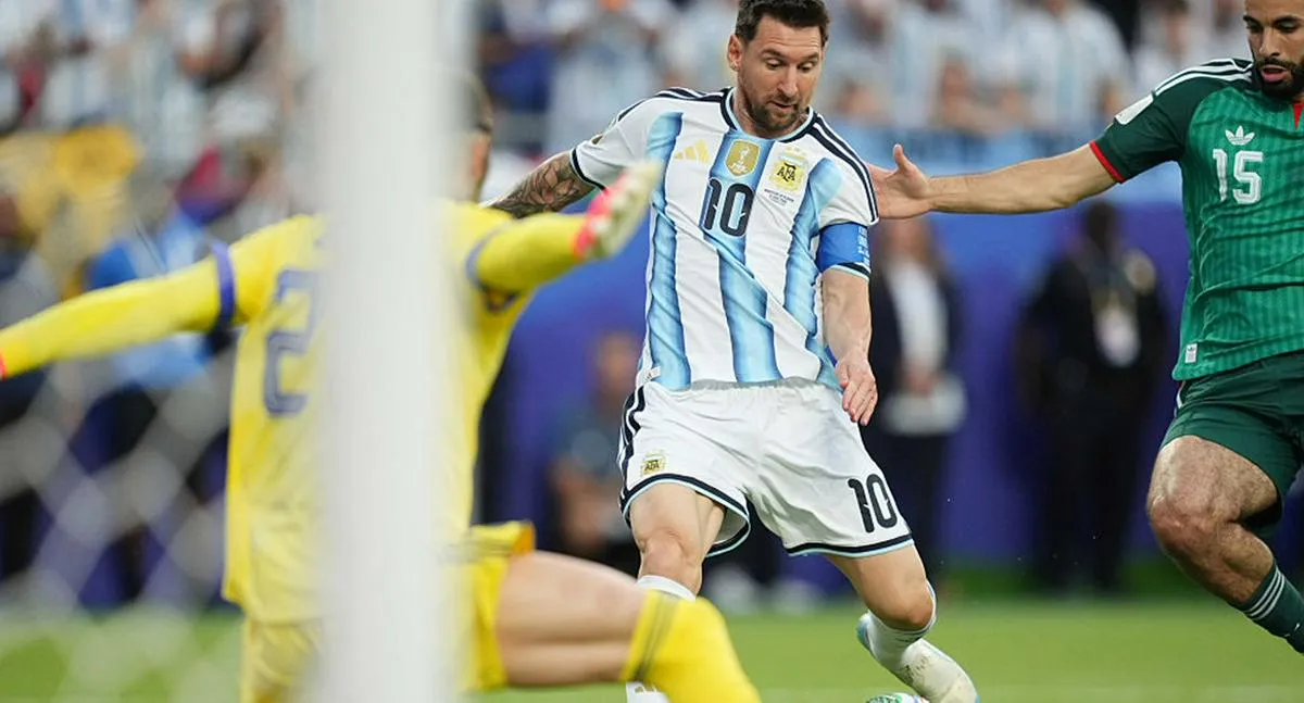 Lionel Andrés Messi remata a portería durante el partido del Grupo J de la Copa Mundial de la Fifa entre Argentina y Argelia, disputado en el Kansas Stadium, Kansas, Estados Unidos, el 16 de junio de 2026.