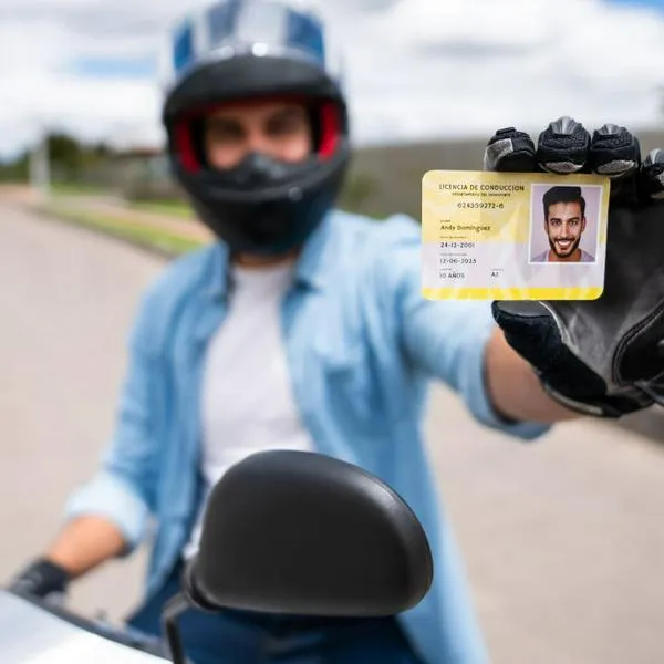 La plenaria del Senado aprobó el proyecto de ley que implementa la licencia de conducción por puntos en Colombia. Conozca cómo funcionará el nuevo sistema.