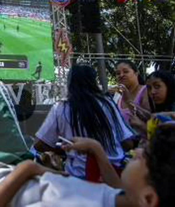 Modo mundial: en Caldas, Bello y Copacabana también se verá el debut de Colombia en pantalla gigante