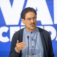 Iván Cepeda, candidato presidencial, habla sobre la corrupción en Ecopetrol y posibles cambios en gobierno durante su entrevista con Juan Roberto Vargas.