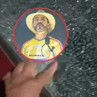 Así quedó la camioneta usada para la campaña de Abelardo de la Espriella que fue atacada a tiros en Viotá, Cundinamarca