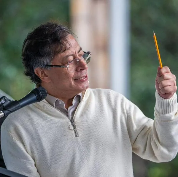 Gustavo Petro advierte sanciones al transporte en Colombia durante elecciones