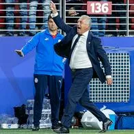El director técnico de Paraguay, Gustavo Alfaro, reclama una tarjeta durante el partido del Grupo D de la Copa Mundial de la Fifa entre Turquía y Paraguay el 19 de junio de 2026 en el San Francisco Bay Area Stadium, en Santa Clara, California.