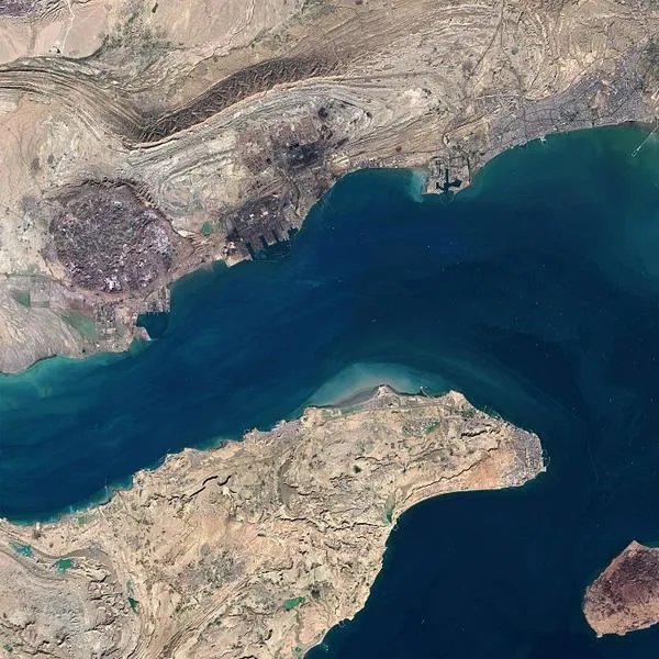 Irán volvió a cerrar estrecho de Ormuz y señala a Estados Unidos de incumplir