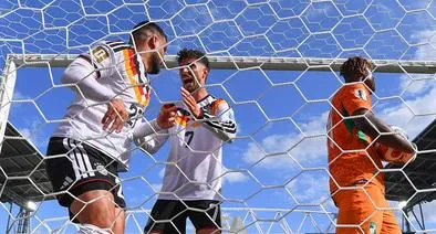 Deniz Undav (Alemania) celebra con Kai Havertz (Alemania) su gol para empatar el marcador 1-1 contra Costa de Marfil en juego del grupo E de la Copa del Mundo en el Toronto Stadium
