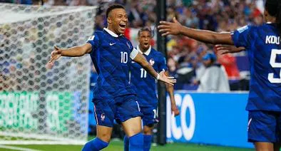 Kylian Mbappé celebra con sus compañeros de equipo durante el partido del Grupo I de la Copa Mundial de la FIFA 2026 entre Francia e Irak en el Philadelphia Stadium el 22 de junio de 2026.