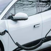 Dueños de carros eléctricos deberán revisar esto antes de asegurar su vehículo