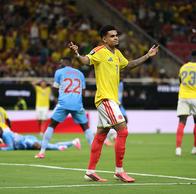 Luis Díaz alegando uno de los dos goles que le anularon en el partido de Colombia vs. Congo por el Mundial 2026