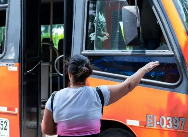 Rutas y horarios de busetas para los desfiles de San Juan y San Pedro