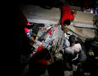 Venezuela busca vida entre los escombros tras el doble terremoto