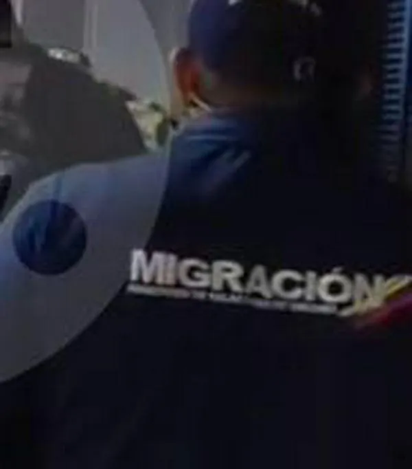 Inadmiten a 10 gringos que pretendían meterse por Medellín para grabar películas porno en Colombia