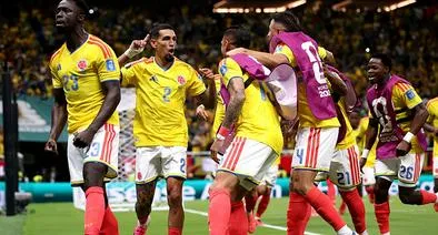 Daniel Muñoz, el número 2 de Colombia, celebra con sus compañeros después de anotar el primer gol del equipo durante el partido del Grupo K de la Copa Mundial de la Fifa, ante la RD del Congo en el Estadio Guadalajara el 23 de junio de 2026 en Zapopan, México