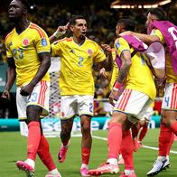 Daniel Muñoz, el número 2 de Colombia, celebra con sus compañeros después de anotar el primer gol del equipo durante el partido del Grupo K de la Copa Mundial de la Fifa, ante la RD del Congo en el Estadio Guadalajara el 23 de junio de 2026 en Zapopan, México