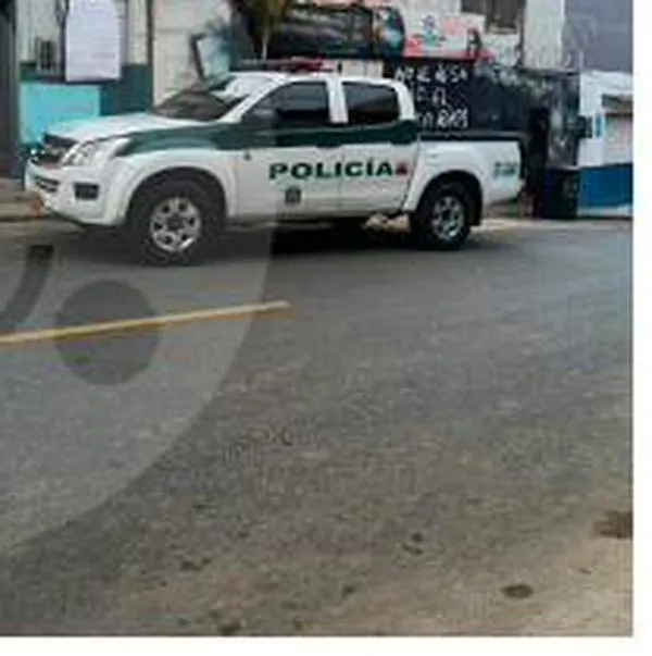 Carteles y banderas no frenaron el desalojo de edificio en barrio Boston, en el Centro de Medellín