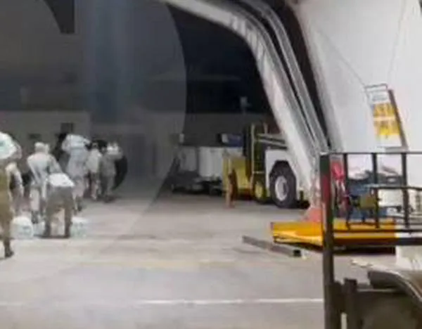 Colombia envía a Venezuela dos aviones con 12 toneladas de insumos y 63 rescatistas