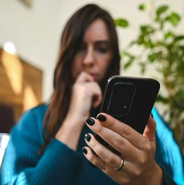 Alerta por llamada de Recibimos tu hoja de vida, agrégame a WhatsApp en Colombia