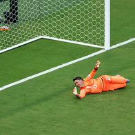 Fernando Muslera, #23 de Uruguay, cometió un error en el primer gol ante Alex Baena, #15 de España, durante el partido del Grupo H de la Copa Mundial de la FIFA 2026